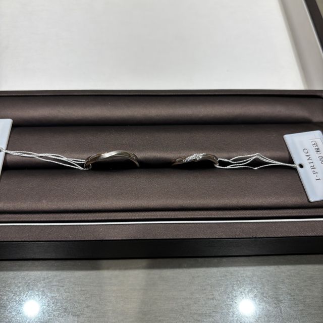 【アイプリモ(I-PRIMO)の口コミ】 初めて見たときのダイヤモンドの輝きに一目惚れしました。
指輪に込められ…