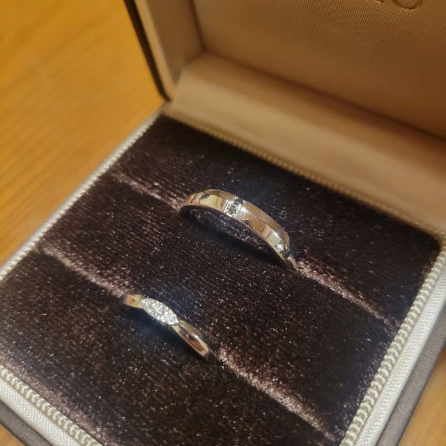 【アイプリモ(I-PRIMO)の口コミ】 シンプルながらも洗練されたデザインで、中央にあしらわれたダイヤモンド…