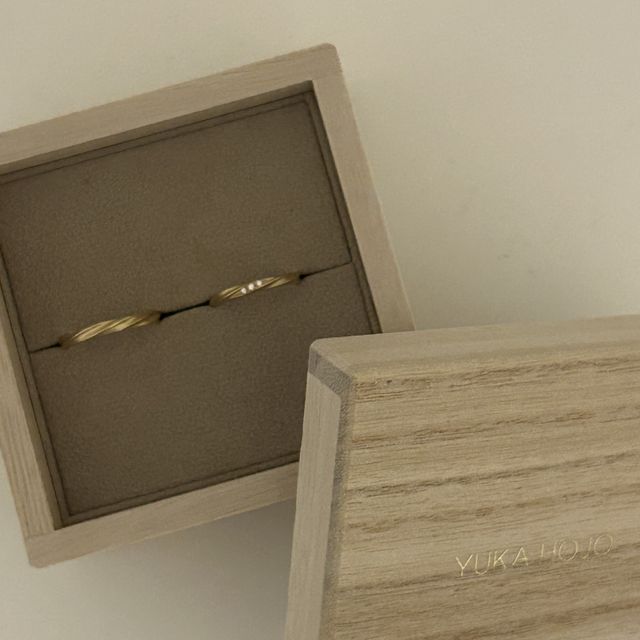 【YUKA HOJO(ユカホウジョウ)の口コミ】 指が長く見える太さで
外さずずっと付けるので軽くつけていることを忘れる…