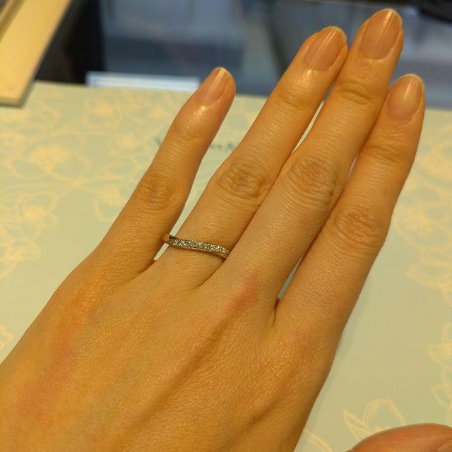 【ヴァンドーム青山(VENDOME AOYAMA)の口コミ】 細身で石ありを探していて、ウェーブの指輪を案内いただきました。おしゃ…