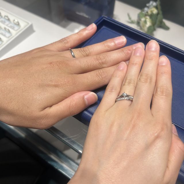 【銀座ダイヤモンドシライシの口コミ】 ダイヤモンドが埋め込まれていて、光に当たると眩しいくらい輝いていまし…