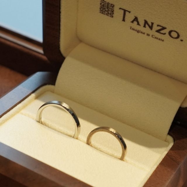 【TANZO.(鍛造指輪)の口コミ】 既存デザインの【沖つ白波】はマッドな面、鏡面、槌目がありキラキラした…