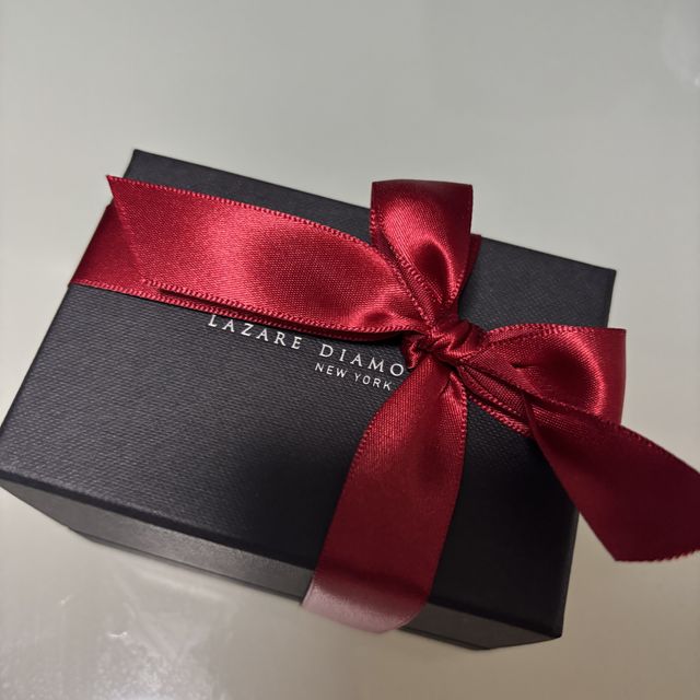 【ラザール ダイヤモンド(LAZARE DIAMOND)の口コミ】 初めはダイヤモンドの付いたキラキラした指輪を検討していましたが、途中…