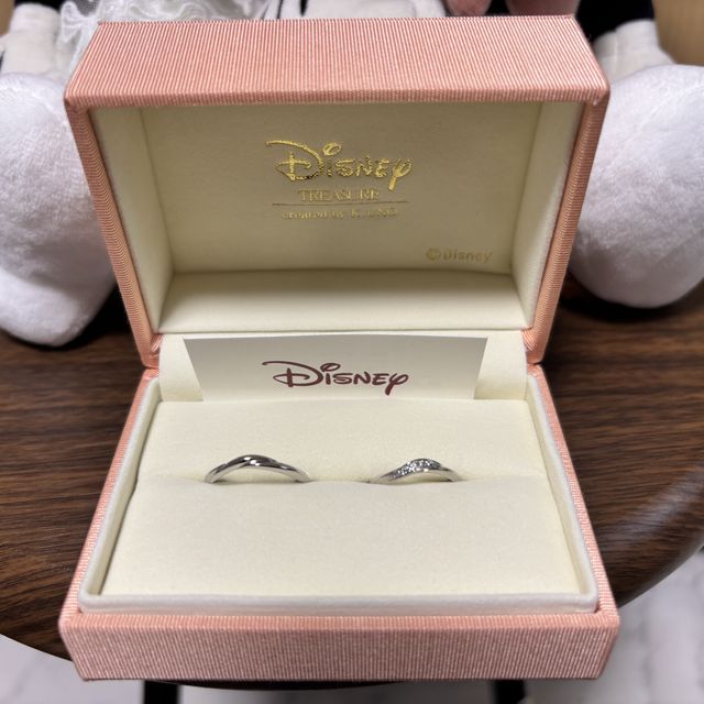 【ケイウノ ブライダル(K.UNO BRIDAL)の口コミ】 デザインもよく、価格もお手ごろでした。
ディズニーとコラボしている指輪…