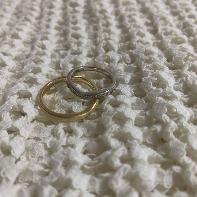 【銀座ダイヤモンドシライシの口コミ】 緩やかなV字ラインで指に馴染んで上品で柔らかい印象に見える
ダイヤモン…