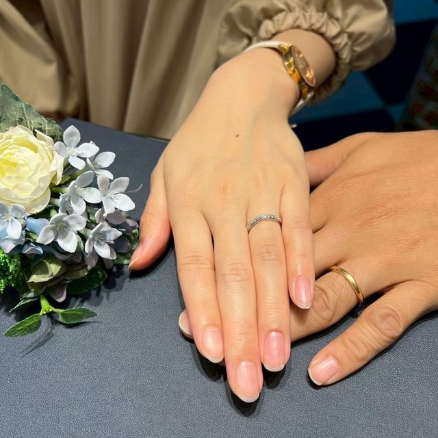 【銀座ダイヤモンドシライシの口コミ】 緩やかなV字ラインで指に馴染んで上品で柔らかい印象に見える
ダイヤモン…