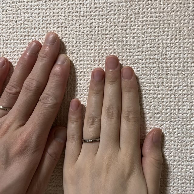 【TANZO.(鍛造指輪)の口コミ】 デザインは女性っぽいデザインです。
テイストはダイヤも入れて高級感もあ…