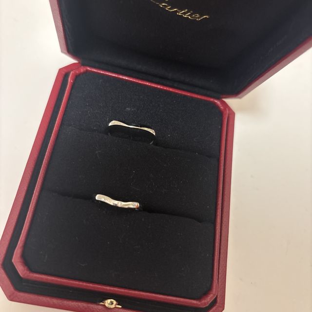 【カルティエ(Cartier)の口コミ】 デザインは、ウェーブがかかっているものにしました。ストレートも可愛か…