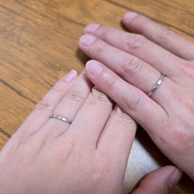 【鎌倉彫金工房の口コミ】 指輪のデザインや素材はそれぞれがWebで色々考えていたものを実際のサンプ…