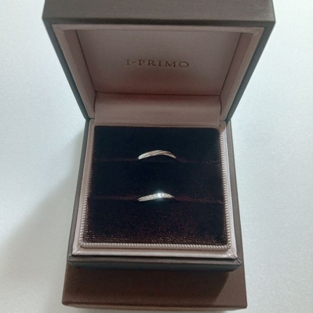 【アイプリモ(I-PRIMO)の口コミ】 希望にあったダイヤ多めの指輪を提案して頂きました
光に反射してキレイに…