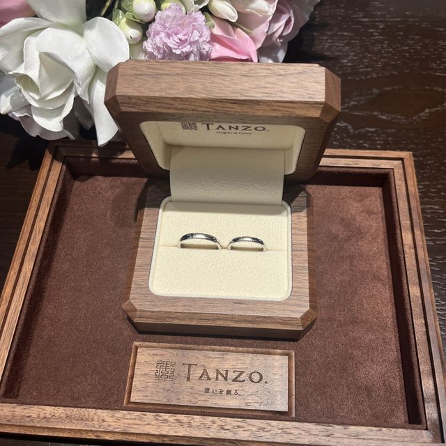 【TANZO.(鍛造指輪)の口コミ】 材質や形、ワンポイントの加工などを自分たちで話し合って決めるので、唯…