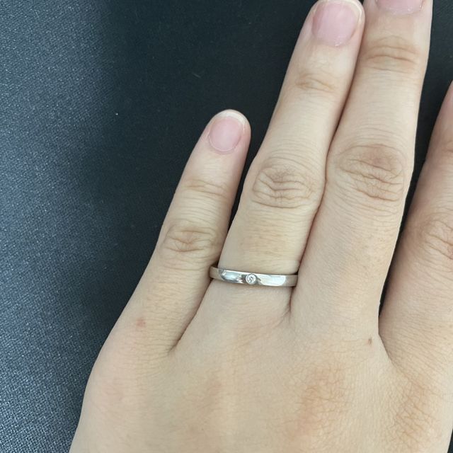 【カルティエ(Cartier)の口コミ】 流行に左右されないシンプルなデザイン。
ポイントになるダイヤがあり、大…