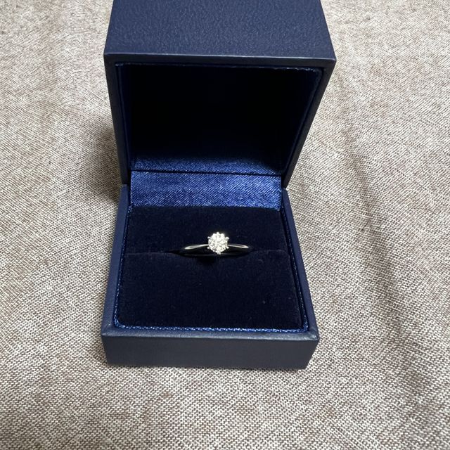 【銀座ダイヤモンドシライシの口コミ】 ダイヤモンドはかなり良質なものを取り扱っていて、傷、気泡を顕微鏡のよ…