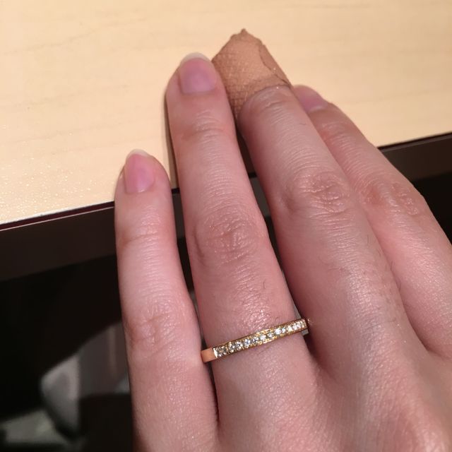 【アイプリモ(I-PRIMO)の口コミ】 エタニティタイプの指輪を探していて、いくつか見せてもらいました。
同じ…