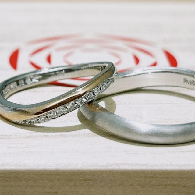 【出雲結(いずもゆい)の口コミ】 赤い糸に見立てたゴールドのラインが、被りずらいデザインでいいと思いま…