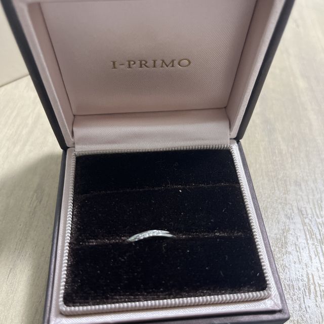 【アイプリモ(I-PRIMO)の口コミ】 シンプルで小さいながらもダイヤの存在感があり、つけやすく気に入ってい…