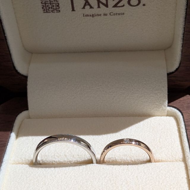 【TANZO.(鍛造指輪)の口コミ】 カタログに載ってるショーケースにある指輪も素敵ですが私達はお互いの個…