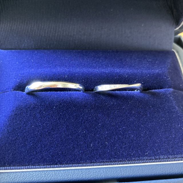【銀座ダイヤモンドシライシの口コミ】 夫婦でペアの結婚指輪を購入しました。指輪のデザインはシンプルですが男…