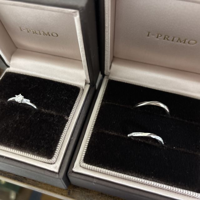 【アイプリモ(I-PRIMO)の口コミ】 個性的なものが好きで、真っ直ぐではなく少し斜めに入っておりセンターダ…