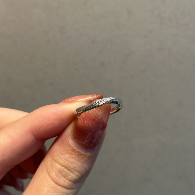 【festaria bijou SOPHIA(フェスタリア ビジュソフィア)の口コミ】 シルバー950のゆびわにしました。
シンプルだけど、ウェーブ状にダイヤが…