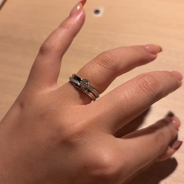 【銀座ダイヤモンドシライシの口コミ】 もともとは婚約指輪はあまり必要と思っていなくて、どちらでもいいなと思…