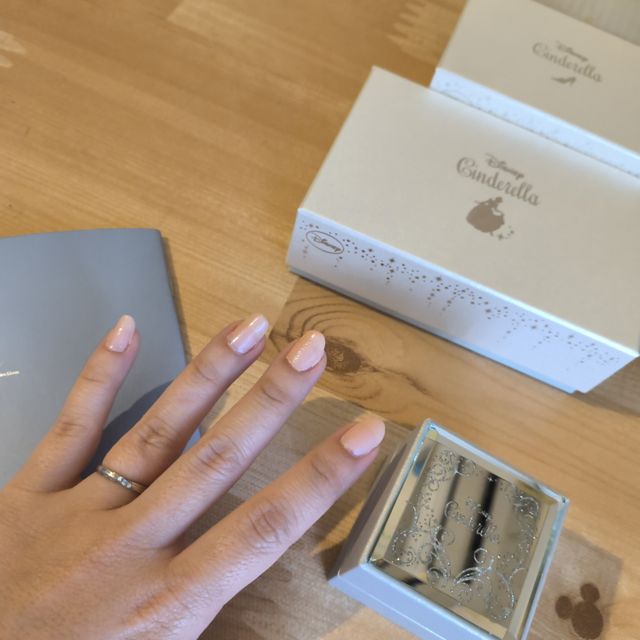 【Disney Cinderella(ディズニー シンデレラ)の口コミ】 プラチナの純度が高いものは固くて変形しにくい、というを聞き、長持ちす…