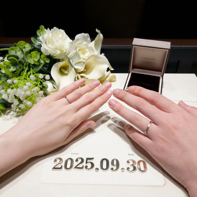 【アイプリモ(I-PRIMO)の口コミ】 ペアデザインの結婚指輪にしました。女性用は5粒のダイヤがキラキラと可愛…