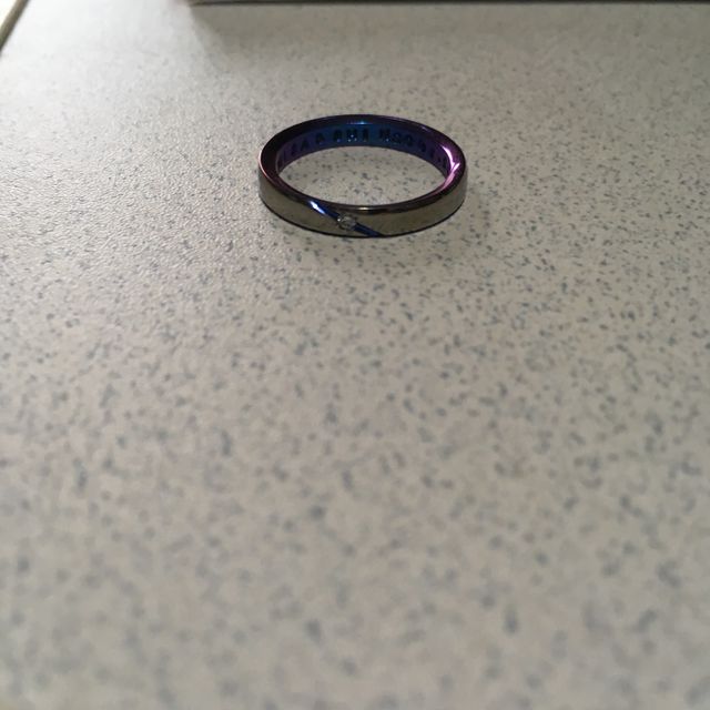 【SORA(ソラ)の口コミ】 ネットでたまたまみたこちらの指輪に一目惚れ。カラー発色できる結婚指輪…