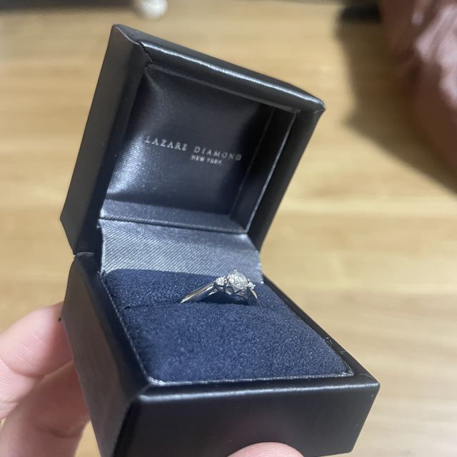 【ラザール ダイヤモンド(LAZARE DIAMOND)の口コミ】 シンプルでありながら華やかさのあるデザインを探していた中で、「ブルッ…