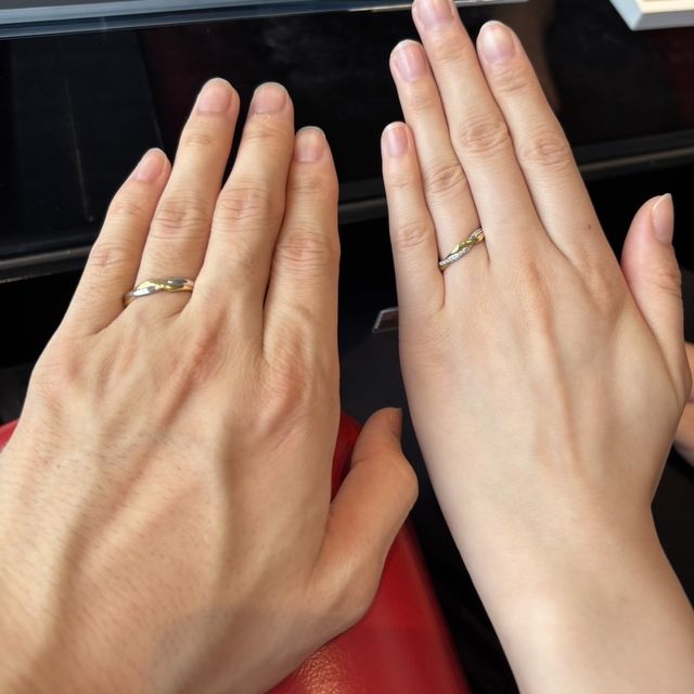 【銀座ダイヤモンドシライシの口コミ】 他にはあまり見ないデザインで男性の指輪の方にもデザイン性が感じられて2…