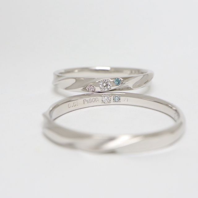 【LEGAN(レガン)の口コミ】 飽きがこないシンプルなデザインの中に、飴の包み紙を捻ったようなアレン…