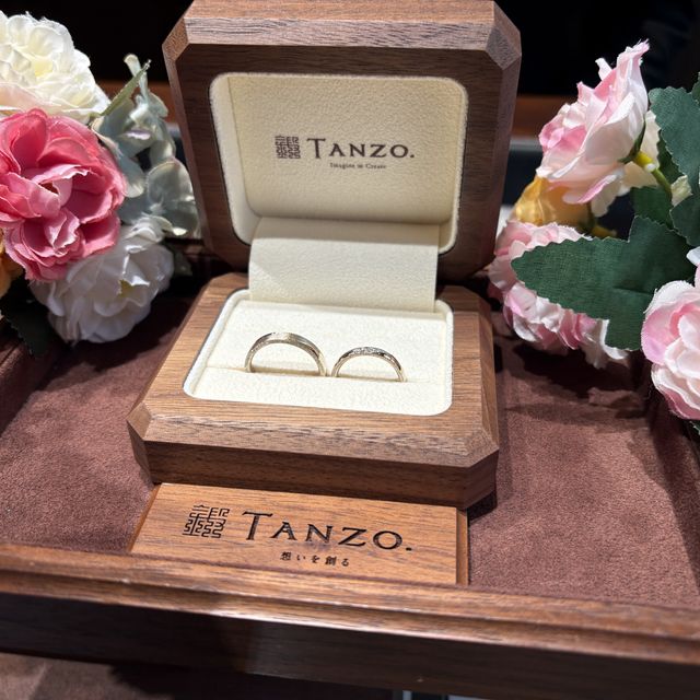 【TANZO.(鍛造指輪)の口コミ】 側面のスターダストがお気に入りです！ここは2人でお揃いにしました。また…