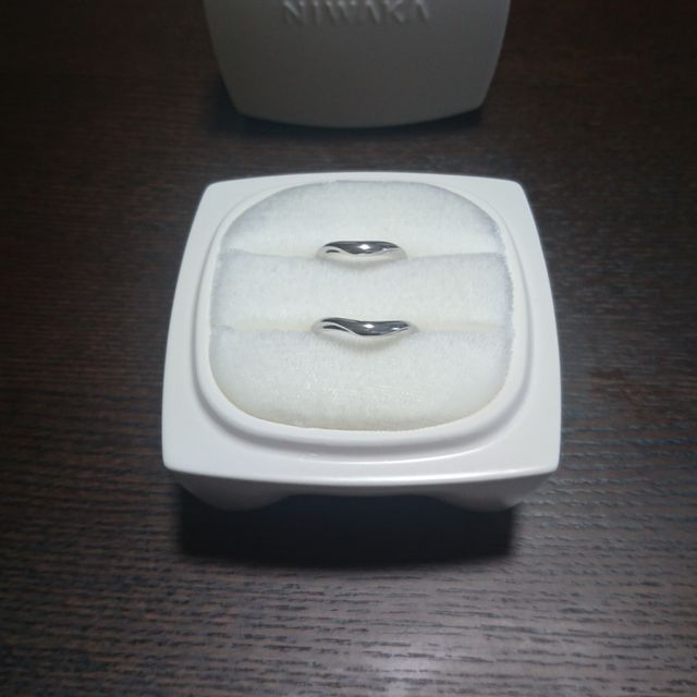 【俄(にわか)の口コミ】 一生飽きの来ないシンプルなデザインでした。

また、月の雫という名の通…