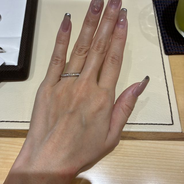 【ラザール ダイヤモンド【取扱店販売】の口コミ】 「アプローズ」はダイヤが贅沢に並んでいて、まばゆい輝きに一目惚れしま…