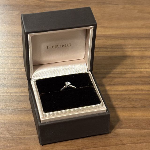 【アイプリモ(I-PRIMO)の口コミ】 アイプリモで選んでもらった婚約指輪は、シンプルながらもダイヤがとても…