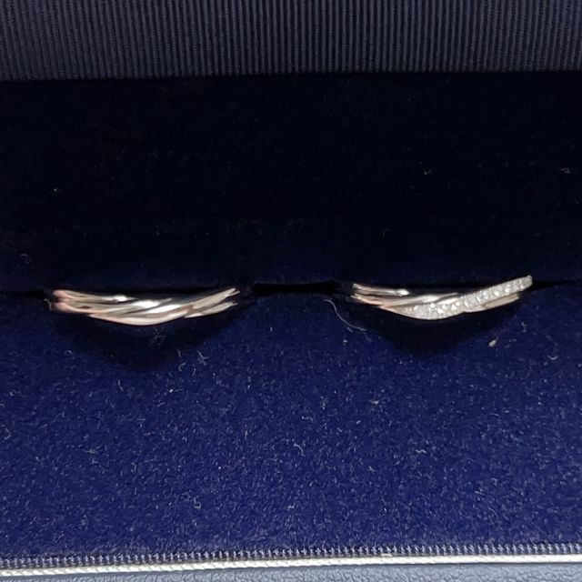 【銀座ダイヤモンドシライシの口コミ】 メレダイヤのみですが数が多いので手元で動く度にキラキラと輝いて眩しい…