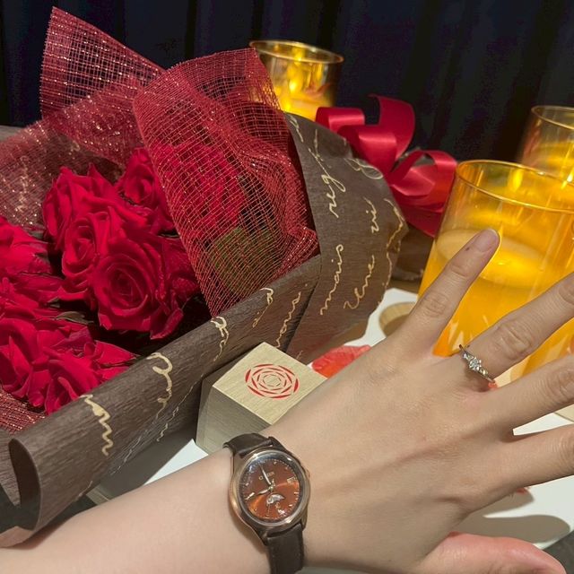 【出雲結(いずもゆい)の口コミ】 まずデザインがシンプルで気に入りました！シンプルながらも一部にピンク…