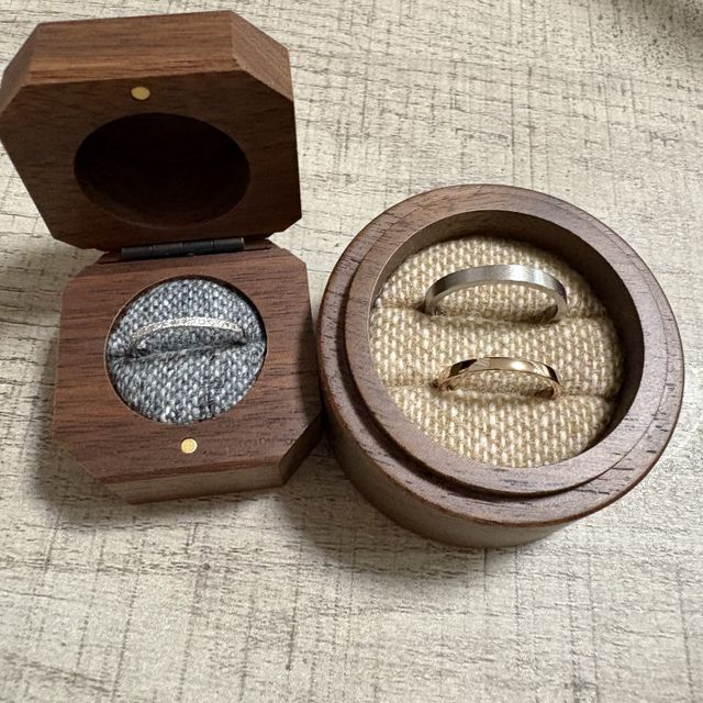 【鎌倉彫金工房の口コミ】 シンプルで飽きないデザインを選びました。
私はツヤツヤな仕上げですが、…