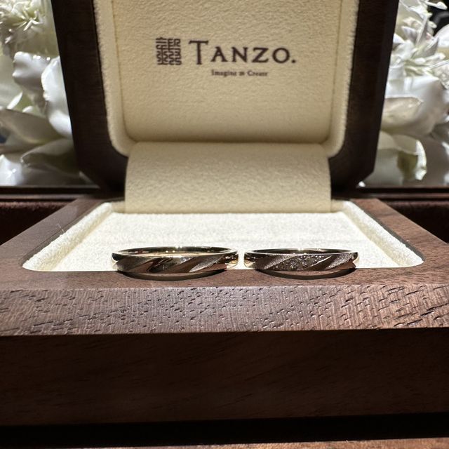 【TANZO.(鍛造指輪)の口コミ】 私は金と銀の時計を両方身につけることから、両方に合うような指輪を探し…