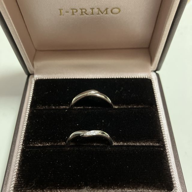 【アイプリモ(I-PRIMO)の口コミ】 指輪のデザインはシンプルなものを希望していました。
店内にはダイヤがた…