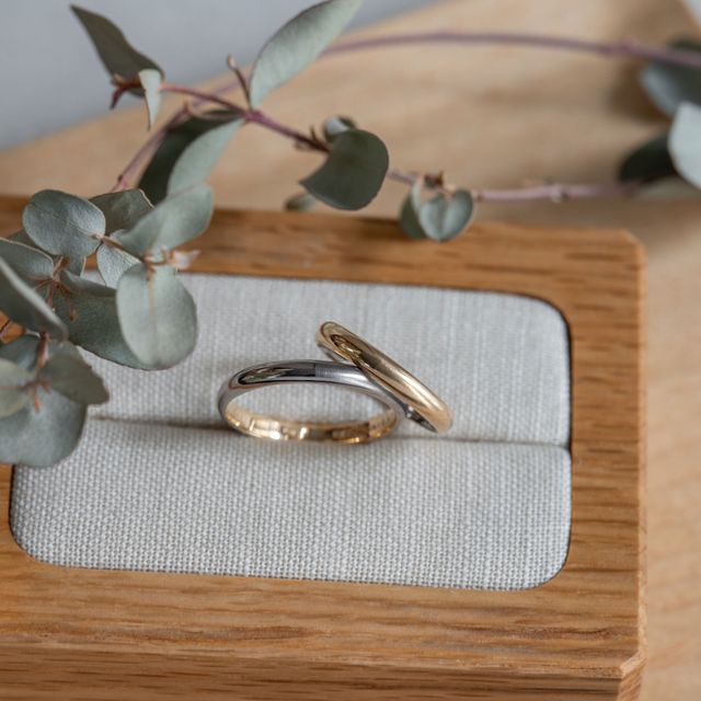 【Cayof(カヨフ)の口コミ】 夫婦でそれぞれカラーにこだわりがありましたが、指輪の表側は自分のカラ…