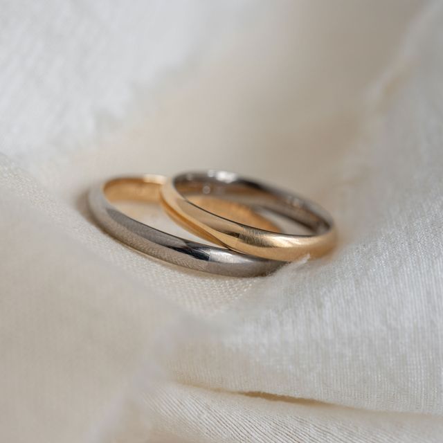 【Cayof(カヨフ)の口コミ】 夫婦でそれぞれカラーにこだわりがありましたが、指輪の表側は自分のカラ…