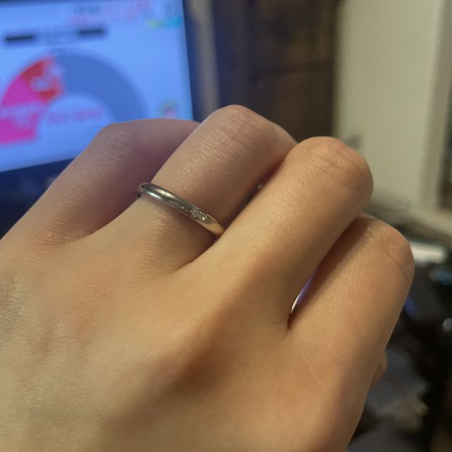 【CRAFY(クラフィ)の口コミ】 ダイヤを2つ埋め込んでいただきました。シンプルなデザインでとても気に入…