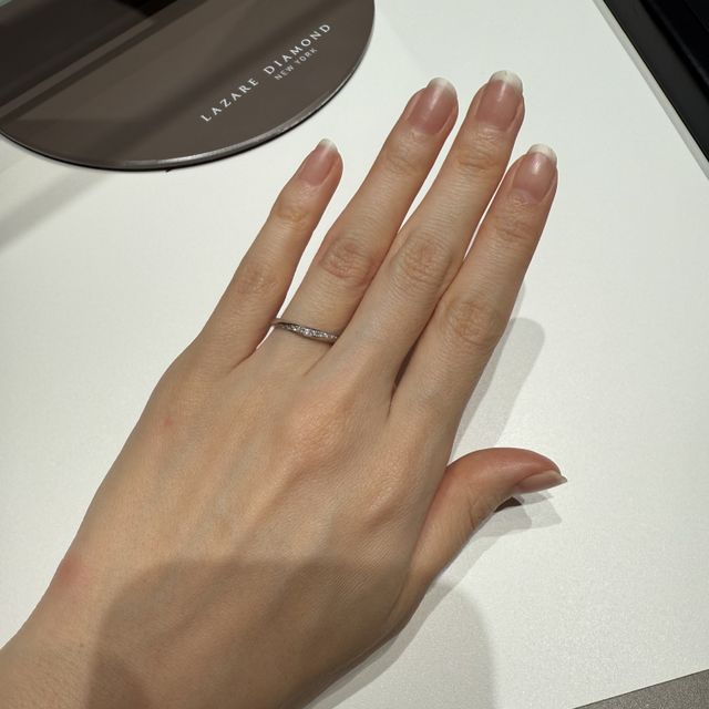 【ラザール ダイヤモンド(LAZARE DIAMOND)の口コミ】 ウェーブの形だと指かきが深く斜めになるのが気になりましたが、このゆる…