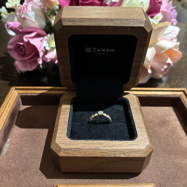 【TANZO.(鍛造指輪)の口コミ】 ゴールドの指輪で、ダイヤも自分で好きなものを選べた。
周りのダイヤをミ…