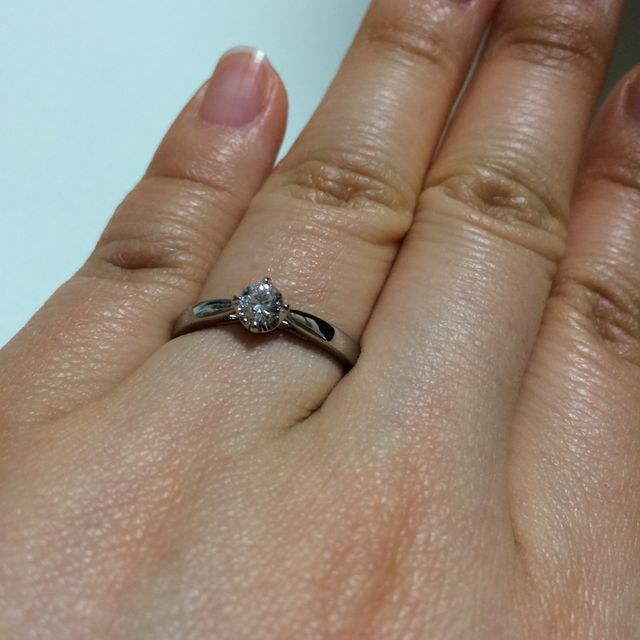 【4℃ BRIDAL(ヨンドシーブライダル)の口コミ】 シンプルなデザインに落ち着きました。
結婚指輪はハーフエタニティで華や…