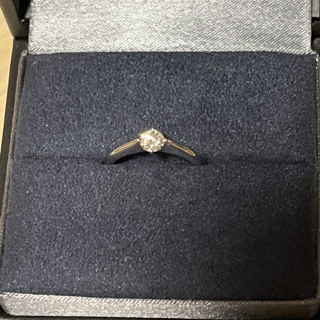 【ラザール ダイヤモンド(LAZARE DIAMOND)の口コミ】 デザインは沢山の中から気になる物をいくつか付けさせていただき、1番シン…