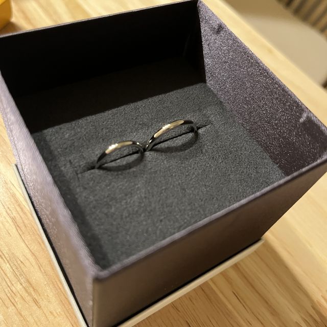 【CERN&Eacute;＆MINU&Eacute; by BIJOUPIKO(セルネとミヌエ バイ ビジュピコ)の口コミ】 指輪のデザインは、鏡面加工の丸い打ち方にしました。
石は何もつけず、サ…