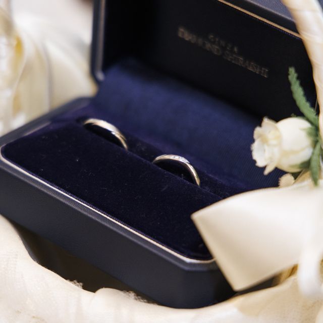 【銀座ダイヤモンドシライシの口コミ】 男性用の結婚指輪だったので、最初はあまり色々なデザインもないのではと…