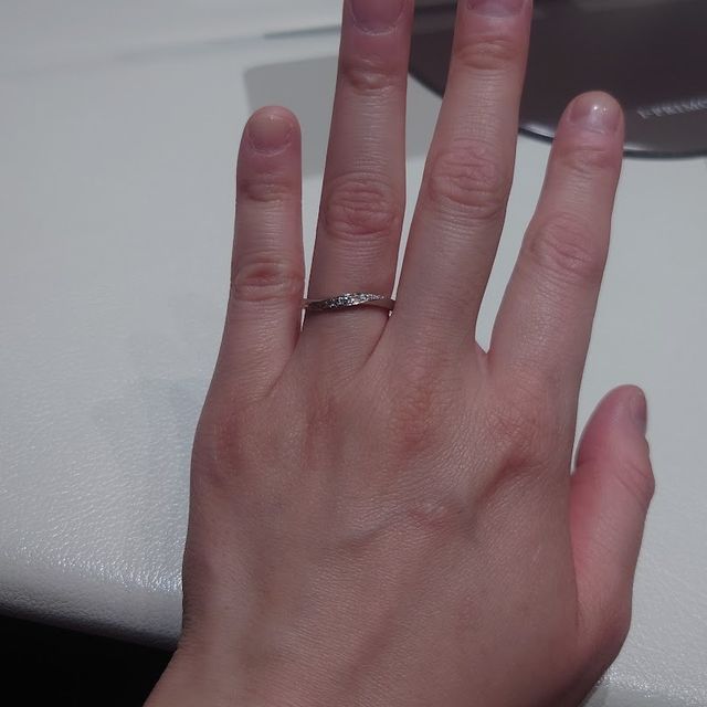 【アイプリモ(I-PRIMO)の口コミ】 メレダイヤが付いている指輪を探しており、担当してくださった店員さんに…